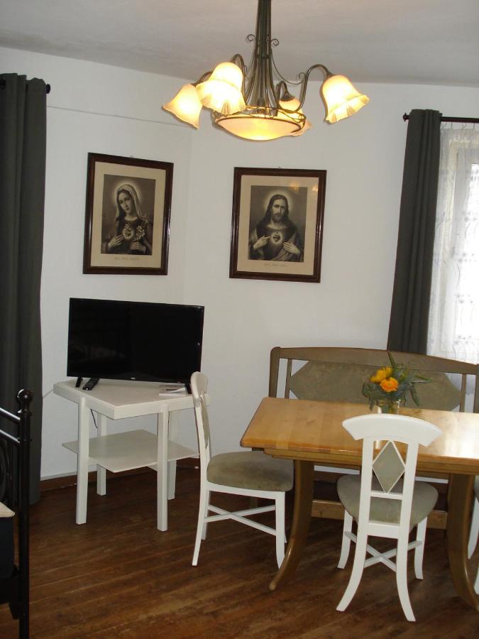 Appartement 25 Qm Mit Bad An Der Mosel - Naehe Koblenz ディーブリヒ エクステリア 写真
